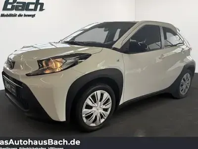 Gebraucht Toyota Aygo X Play 72 PS (52 kW) 2024 Weiß SUV