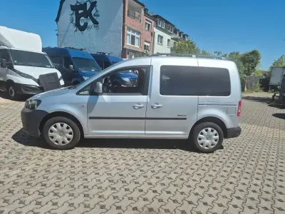 Gebraucht VW Caddy Trendline 105 PS (77 kW) 2012 Silber Van / Kleinbus