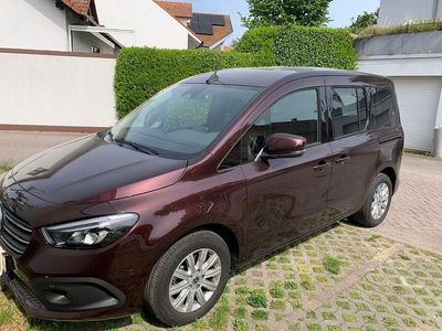 Second-hand Mercedes T180 Progressive 131 CP (96 kW) 2024 Roșu Monovolum