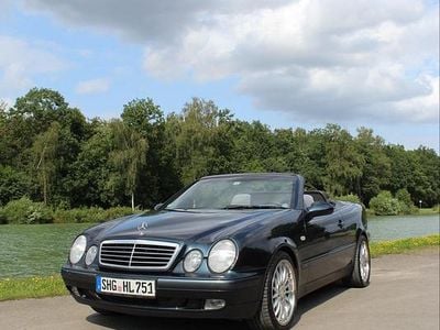 Gebraucht Mercedes CLK230 197 PS (144 kW) 1999 Blau Cabrio