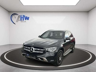 Olivgruen matt Gebraucht 2019 Mercedes GLC200 AMG line SUV | 28.970 € (Teuer)