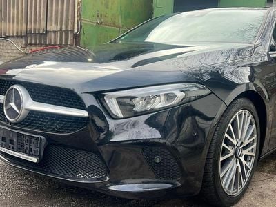 Gebraucht Mercedes A180 119 PS (87 kW) 2019 Schwarz Kleinwagen