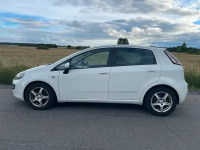 Gebraucht Fiat Punto 135 PS (99 kW) 2011 Weiß Kleinwagen