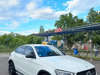Używany Mercedes GLC200 AMG 197 KM (144 kW) 2019 Biały SUV