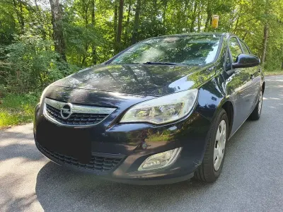 Gebraucht Opel Astra Edition 116 PS (85 kW) 2010 Schwarz Limousine