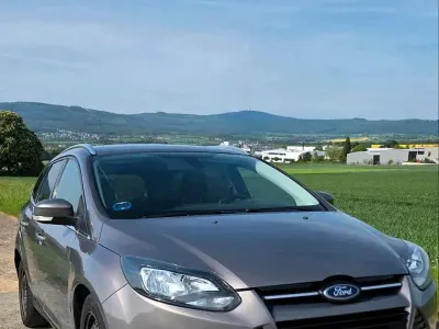 Usado Ford Focus Titanium 125 CV (91 kW) 2012 Andere farben Familiar