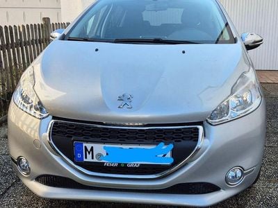 Gebraucht Peugeot 208 Active 83 PS (61 kW) 2015 Silber Kleinwagen