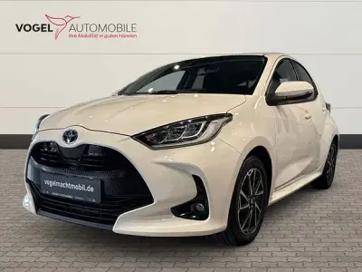 Gebraucht Toyota Yaris Team 116 PS (85 kW) 2022 Weiß Kleinwagen