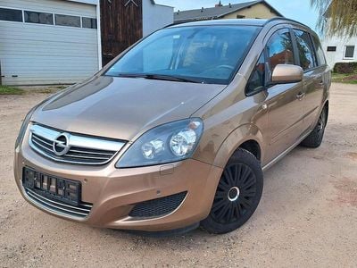 Begagnad Opel Zafira 140 HK (102 kW) 2013 Brun Minibuss