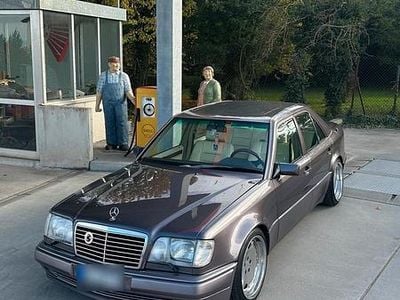 Gebraucht Mercedes E500 220 PS (161 kW) 1987 Violet Limousine