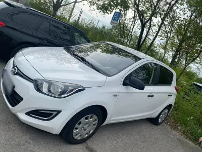 Gebraucht Hyundai i20 Classic 86 PS (63 kW) 2014 Weiß Kleinwagen