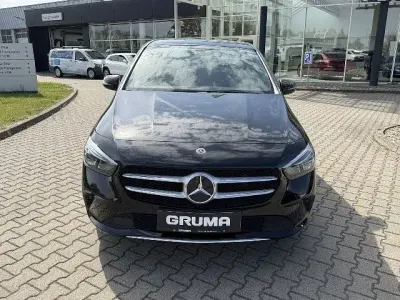 Gebraucht Mercedes B180 AMG Edition 1 136 PS (100 kW) 2019 Unilack nachtschwarz Van / Kleinbus