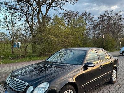 Gebraucht Mercedes E220 150 PS (110 kW) 2004 Schwarz Limousine