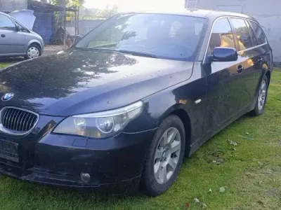 Gebraucht BMW 523 177 PS (130 kW) 2006 Schwarz Kombi