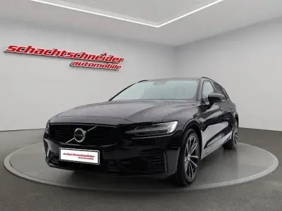 Neu Volvo V60 Business Edition 455 PS (334 kW) 2026 Onyx black metallic Kombi