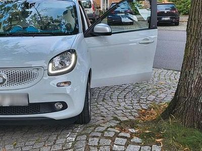 Weiß Gebraucht 2015 Smart ForTwo Coupé Kleinwagen | 6.300 €