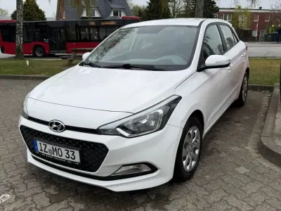 Gebraucht Hyundai i20 80 PS (58 kW) 2016 Weiß Kombi