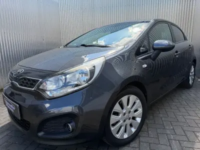 Gebraucht Kia Rio Attract 86 PS (63 kW) 2014 Grau Limousine