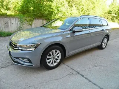 Gebraucht VW Passat Business 122 PS (89 kW) 2023 Mondsteingrau Kombi