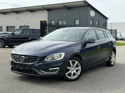 Gebraucht Volvo V60 Summum 181 PS (133 kW) 2014 Blau Kombi