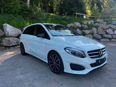Gebraucht Mercedes B200 Night 136 PS (100 kW) 2017 Weiß Van / Kleinbus