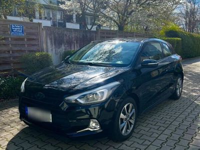 gebraucht Hyundai Coupé i20 1.4 Stylemit SHZ, LHZ und PDC-Sensor