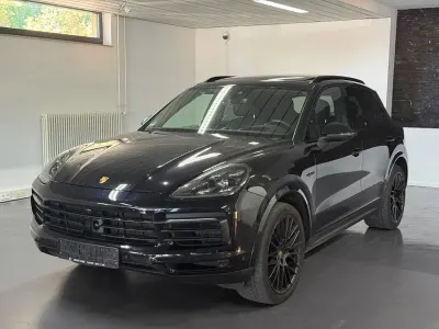 Gebraucht Porsche Cayenne E-Hybrid 462 PS (339 kW) 2021 Schwarz SUV