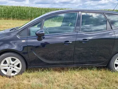 Gebraucht Opel Meriva Edition 120 PS (88 kW) 2011 Schwarz Van / Kleinbus