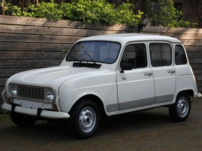 gebraucht Renault R4 GTL in polarweiß/blanc, mit Anhängerkupplung