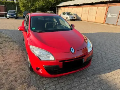 Gebraucht Renault Mégane III 101 PS (74 kW) 2010 Rot Limousine
