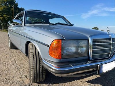 Second-hand Mercedes 230 136 CP (100 kW) 1982 Coupe