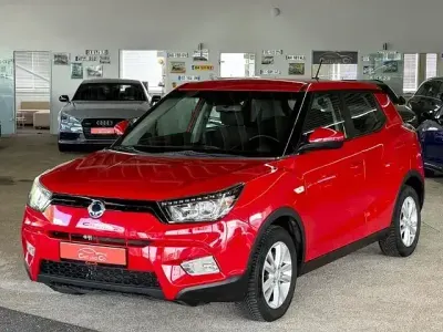 Gebraucht SsangYong Tivoli Quartz 131 PS (96 kW) 2015 Rot SUV
