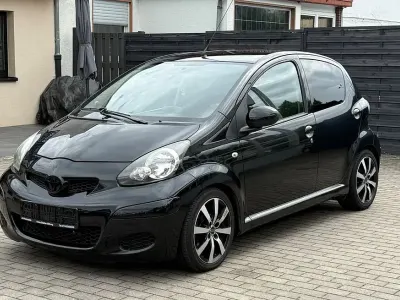 Używany Toyota Aygo Edition 68 KM (50 kW) 2011 Czarny Hatchback