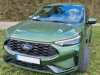 Usado Ford Kuga ST-Line 179 HP (131 kW) 2024 Verde SUV