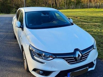 Begagnad Renault Mégane IV Intens 132 HK (97 kW) 2018 Vit Sedan