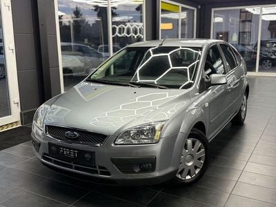 Gebraucht Ford Focus Ghia 101 PS (74 kW) 2005 Silber Limousine