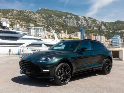 Neu Aston Martin DBX 707 PS (519 kW) 2026 Grün SUV
