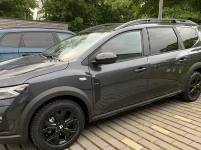 Używany Dacia Jogger Extreme 110 KM (80 kW) 2022 Szary Minivan