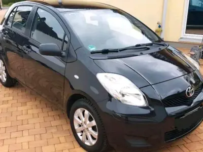Gebraucht Toyota Yaris 69 PS (50 kW) 2009 Schwarz Kleinwagen