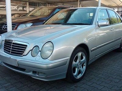 Second-hand Mercedes E200 Classic 116 CP (85 kW) 2001 Argintiu Berlinǎ