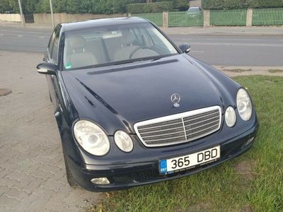 Gebraucht Mercedes E200 Classic 163 PS (119 kW) 2004 Blau Limousine