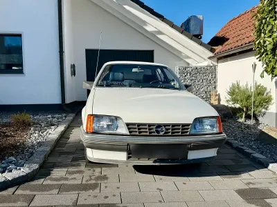 Gebraucht Opel Rekord 101 PS (74 kW) 1986 Weiß Limousine