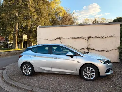 Używany Opel Astra Edition 131 KM (96 kW) 2019 Srebrny Hatchback