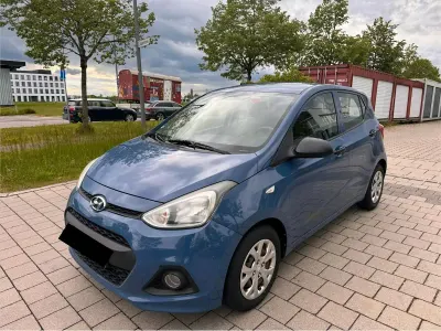 Gebraucht Hyundai i10 67 PS (49 kW) 2014 Blau Kleinwagen