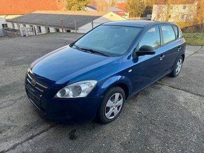 Blau Gebraucht 2009 Kia Ceed Kleinwagen | 950 €