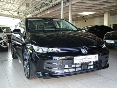 Neu VW Golf VIII Life 116 PS (85 kW) 2026 Grenadillschwarz metallic Limousine