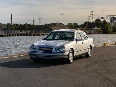 Brugt Mercedes 230 150 HK (110 kW) 1995 Sølv Sedan