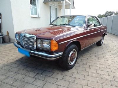 Second-hand Mercedes 230 136 CP (100 kW) 1983 Maro Coupe