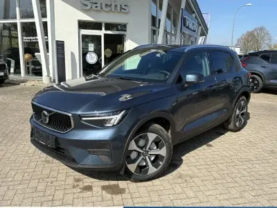 Neu Volvo XC40 Core 163 PS (119 kW) 2026 Blau SUV