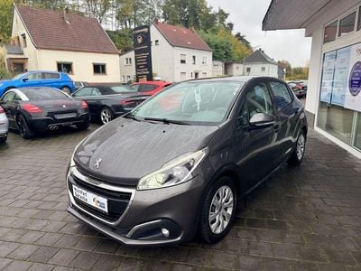 Gebraucht Peugeot 208 Active 82 PS (60 kW) 2018 Grau Kleinwagen
